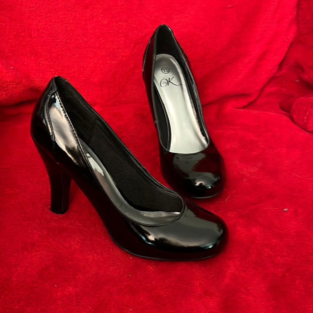 Black ‘it’s ok’ size 7.5 M high heel pumps